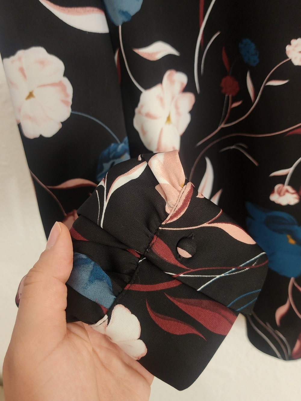 RW&CO. Black Formal Officewear Floral Tie-Neck Chic Flowy Blouse Academia - Picture 7 of 12